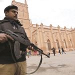مقتل رجل قادياني متهم بالتجديف في محكمة في باكستان - إرنوز
